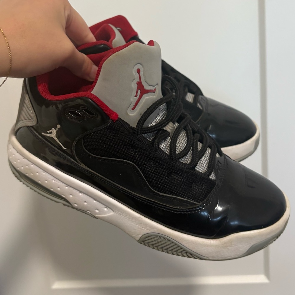 Nike Air Jordan Max‎ Aura 2 GS Sneakers Boy's Youth Shoes Size 4.5